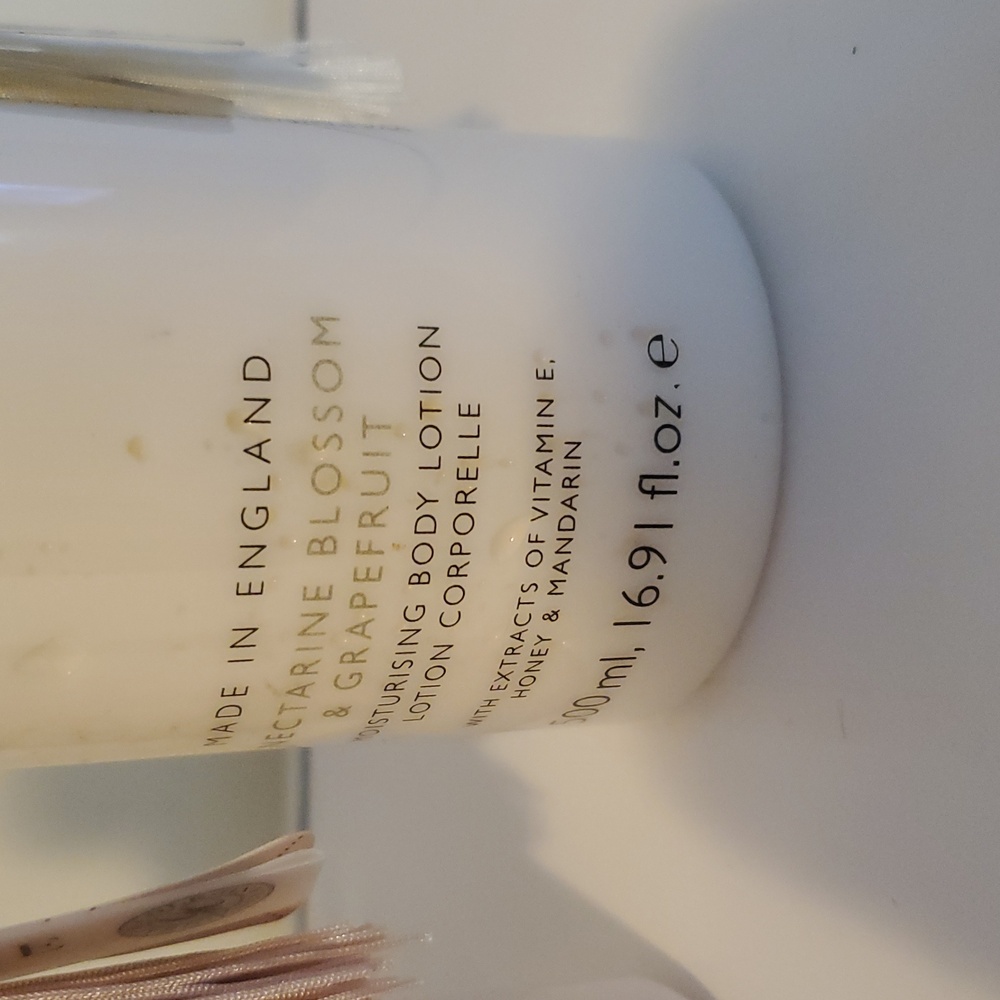 Lot 2pc GRACE COLE Vanilla Blush & Peony / Nectarine Bloss Hand Lotion 16.9 Oz. - Picture 5 of 12